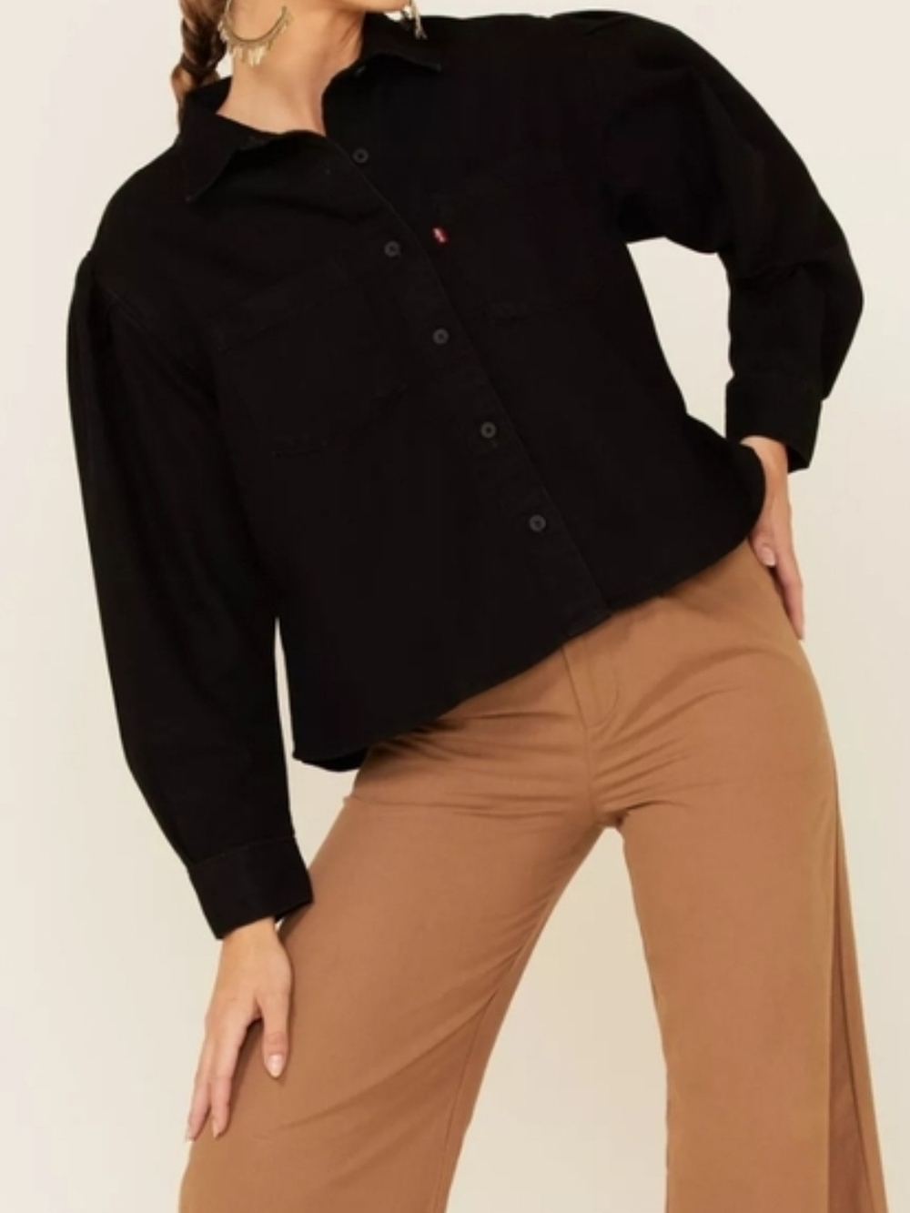 Levi's Kinsley cotton black cropped button-up shirt with puffy sleeves, size m